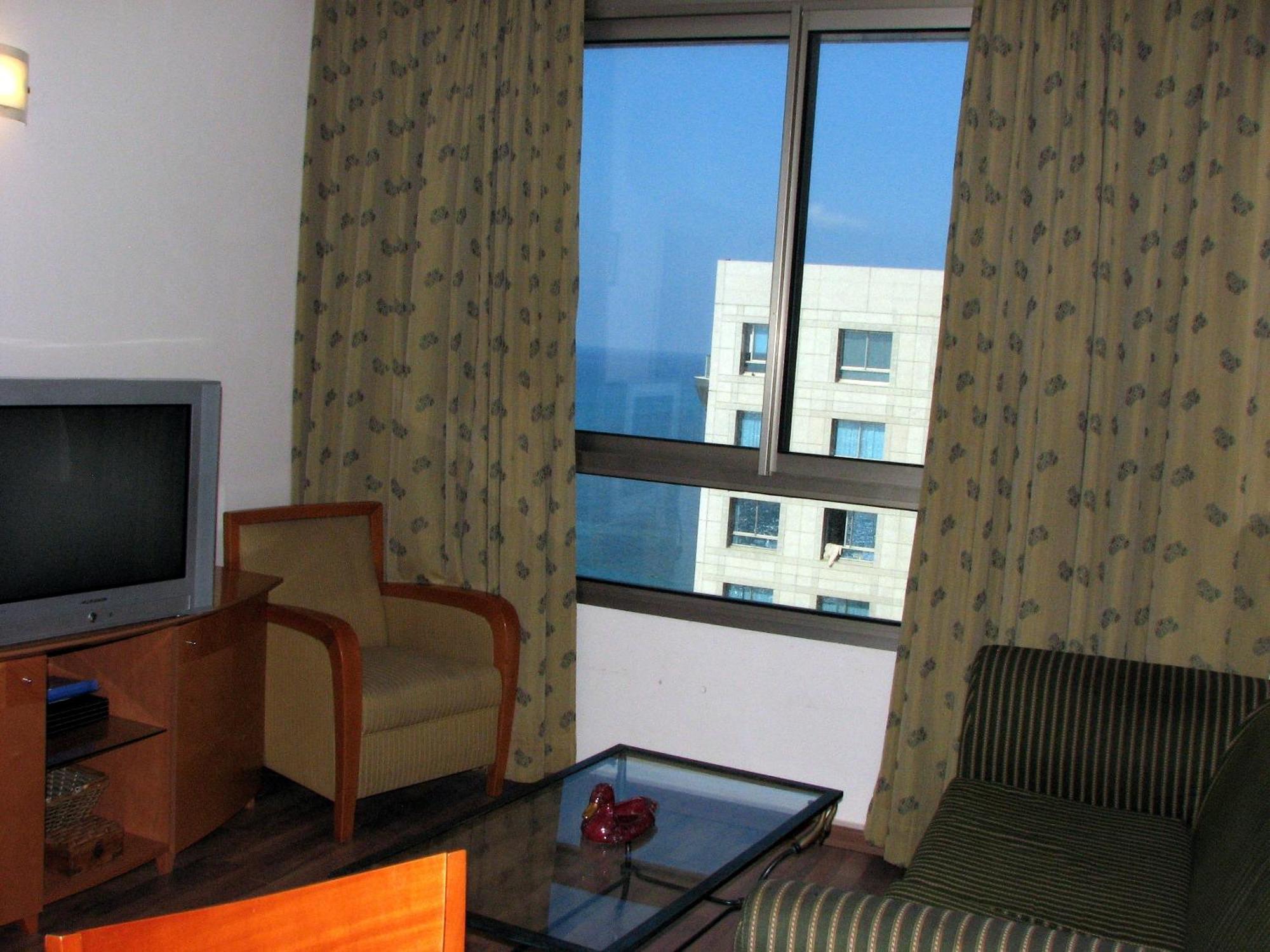 Apartments On The Beach Хайфа Екстер'єр фото
