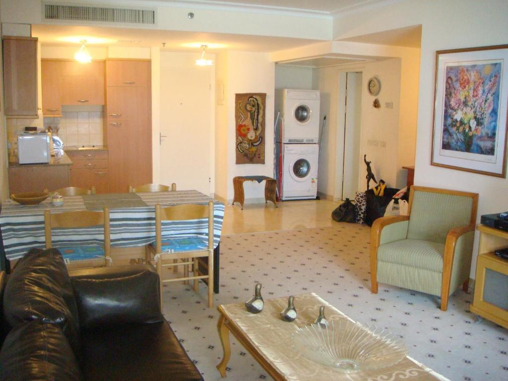 Apartments On The Beach Хайфа Номер фото